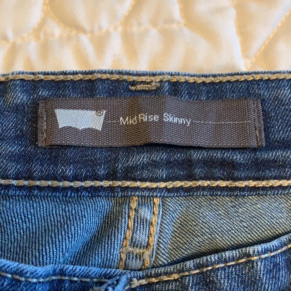 Classic Levi’s - Picture 3 of 7